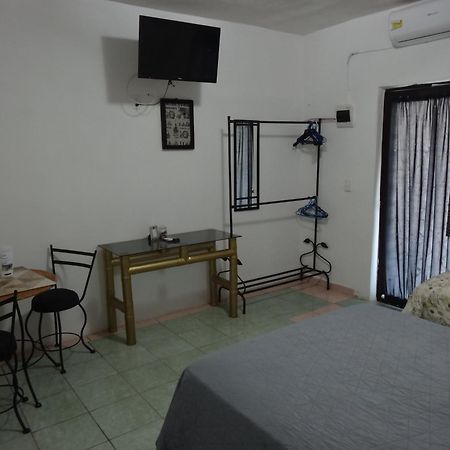 Habitaciones-Comodas-Aire-Wifi-Tv-Cerca De Playa-!!Excelente Precio II Manzanillo Zewnętrze zdjęcie