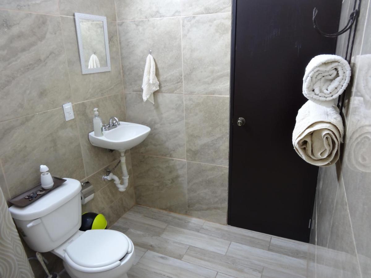 Habitaciones-Comodas-Aire-Wifi-Tv-Cerca De Playa-!!Excelente Precio II Manzanillo Zewnętrze zdjęcie